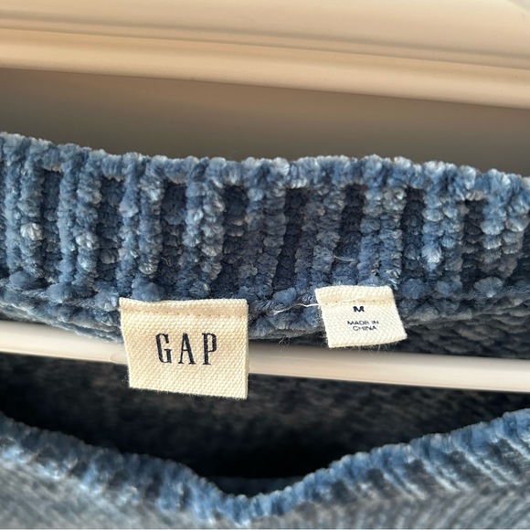 Blue Gap Sweater - Picture 2 of 4